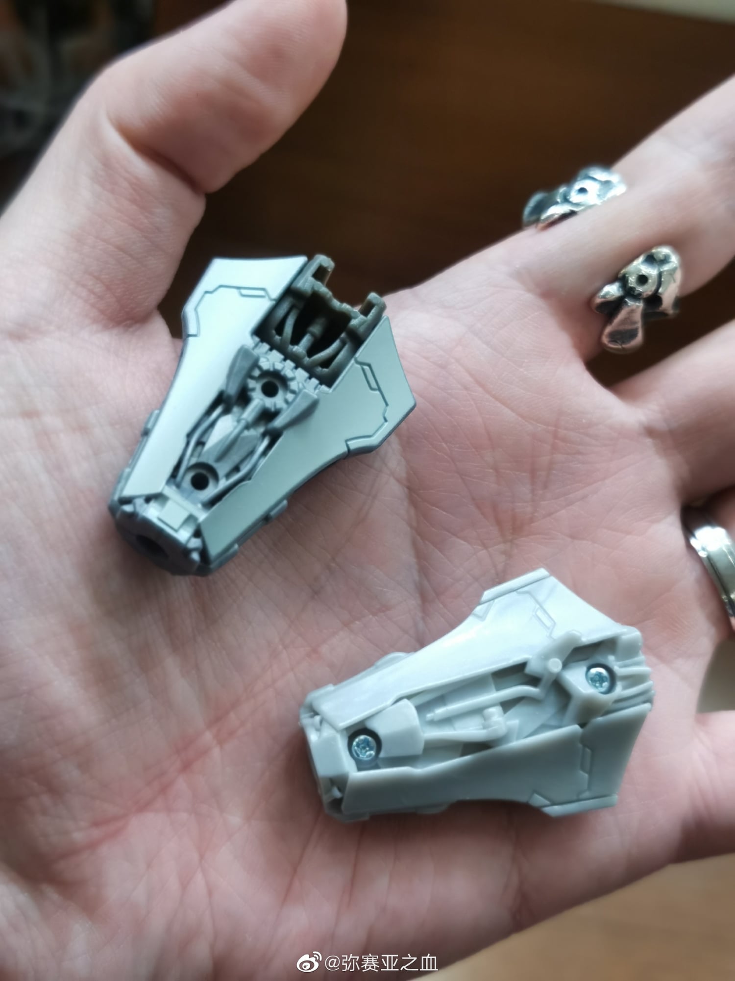 DNA Design DK-26 MPM-05 Barricade & MPM-10 Starscream